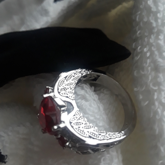 Silver plated Ruby red heart ring. - Picture 4 of 5
